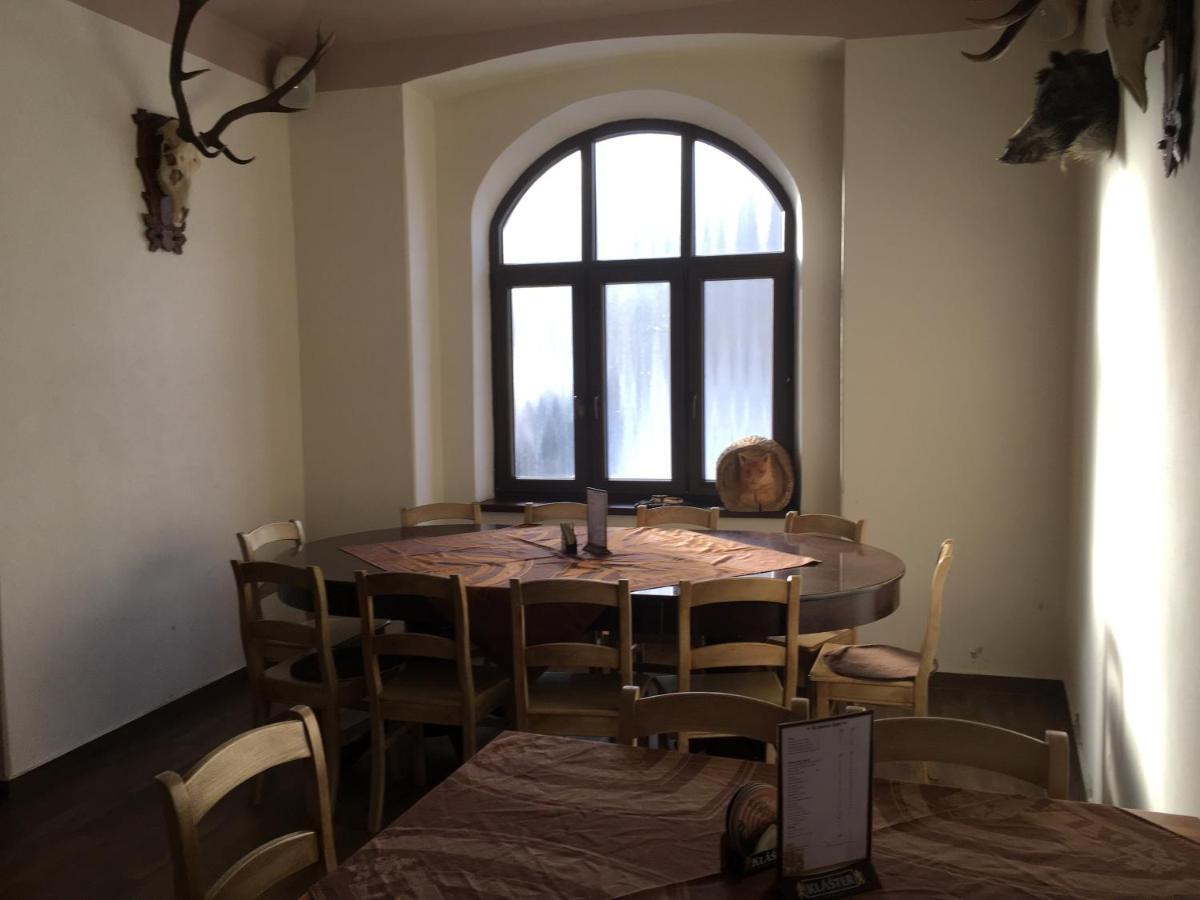 ホテル Restaurace U Kostela Marianske Radcice エクステリア 写真