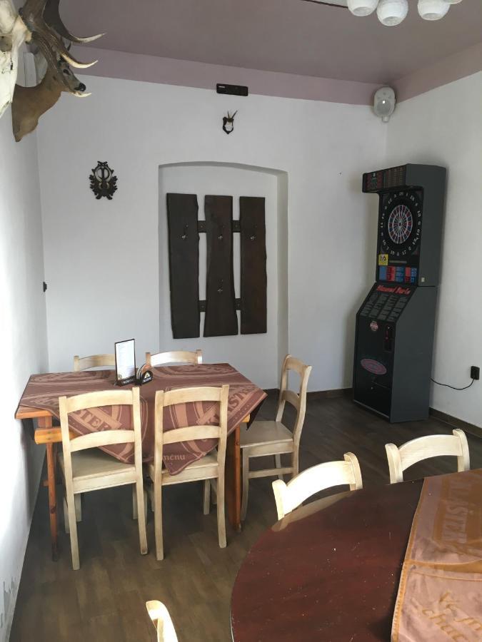 ホテル Restaurace U Kostela Marianske Radcice エクステリア 写真