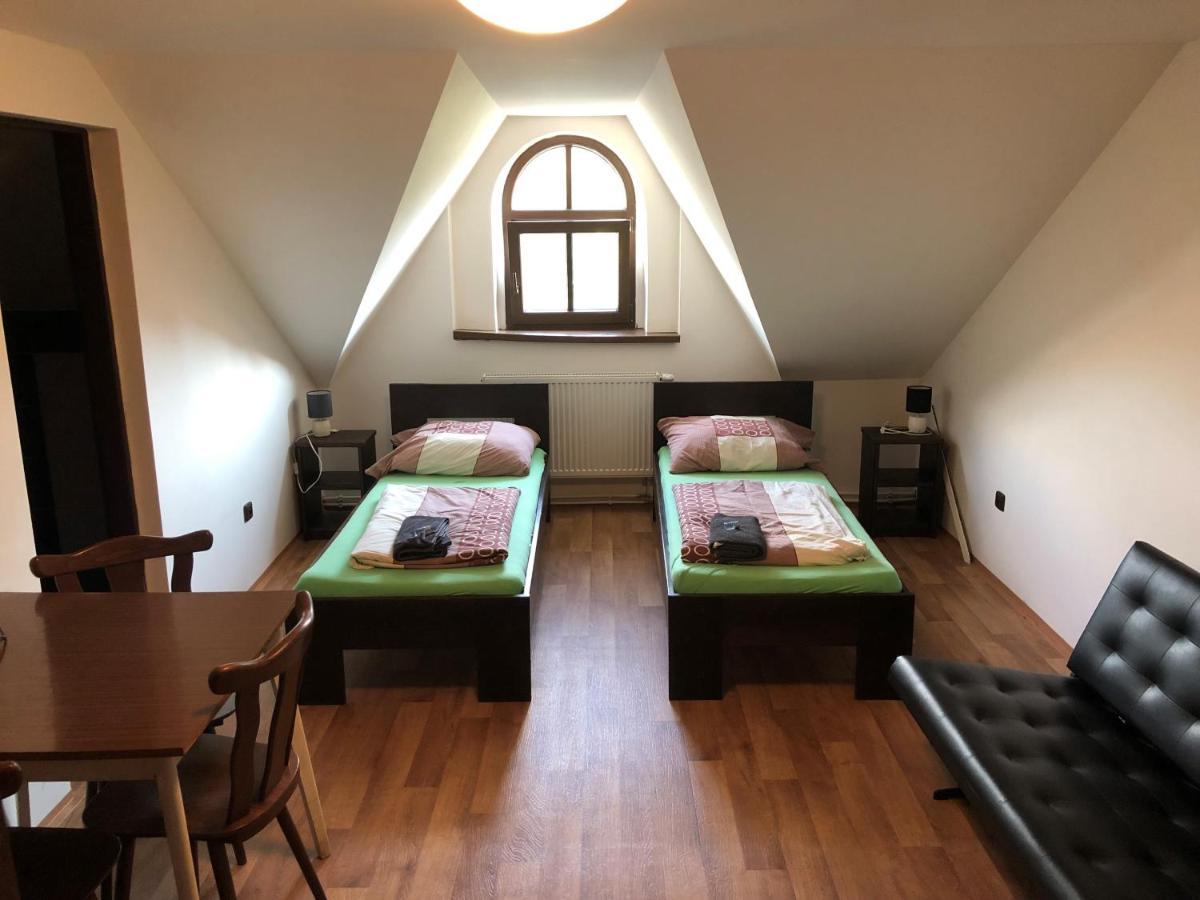ホテル Restaurace U Kostela Marianske Radcice エクステリア 写真